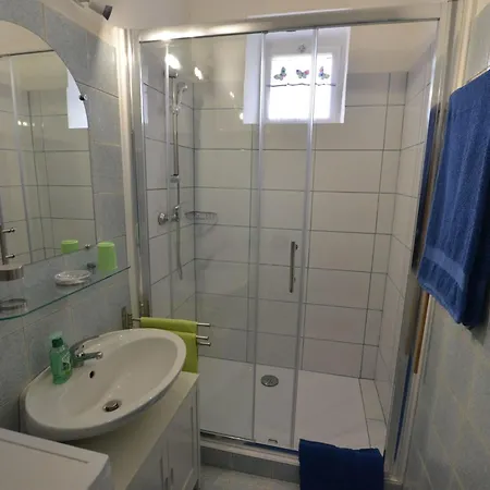 Semesterbostad Charming Haven *